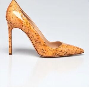 Manolo Blahnik Cameo Cork-Pattern Pointed Toe Stiletto in Tan/ Brown 39